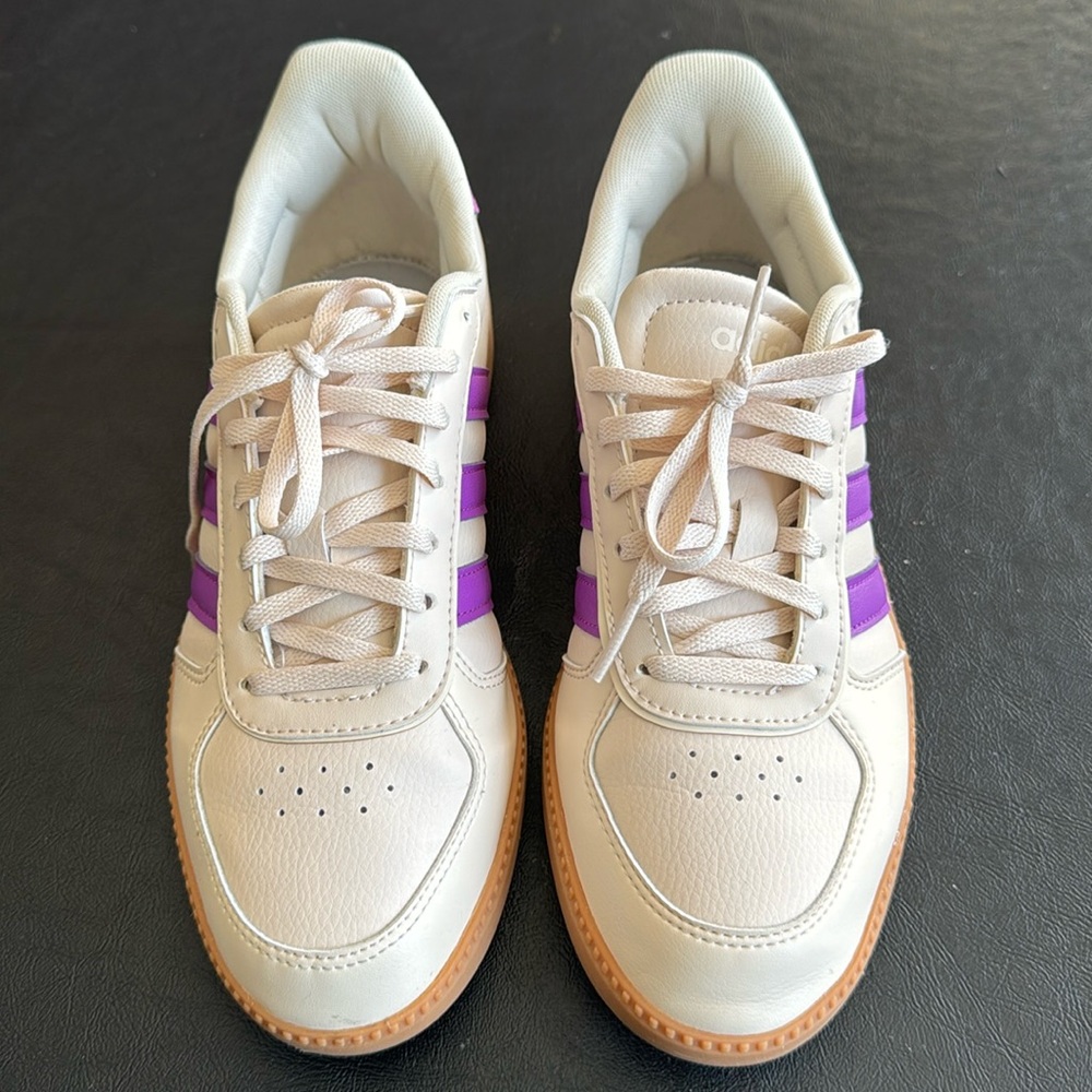 Adidas Breaknet Sleek Sneaker
Cream and purple size 7.5